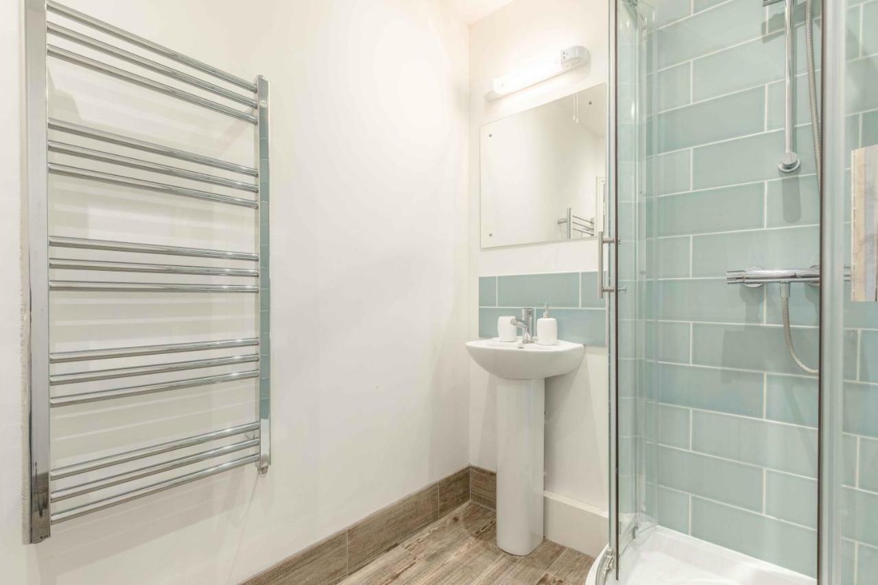 Modern Apartment Within Short Walk Of The Castle, High Street And Long Walk - Free Parking Windsor Eksteriør bilde