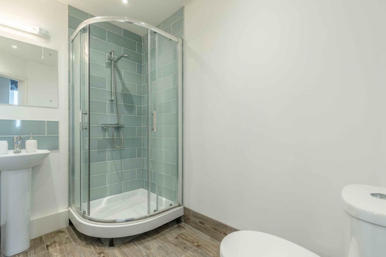 Modern Apartment Within Short Walk Of The Castle, High Street And Long Walk - Free Parking Windsor Eksteriør bilde