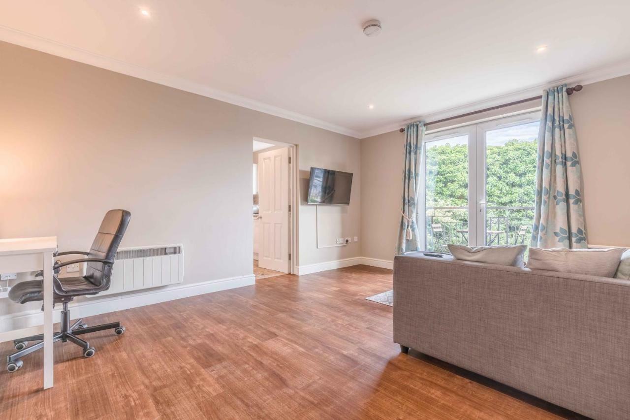 Modern Apartment Within Short Walk Of The Castle, High Street And Long Walk - Free Parking Windsor Eksteriør bilde